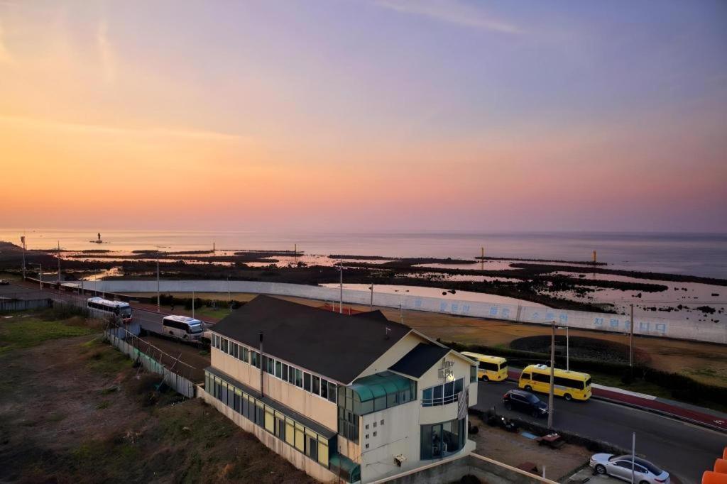 Odri Inn Jeju by Eksteriør bilde